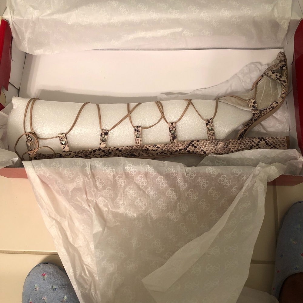BRAND NEW NEVER WORE... Guess Knee High Sandal